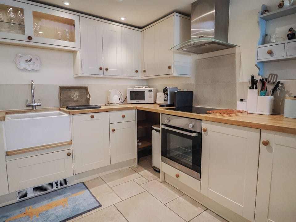 Dishwasher, cookware/dishes/utensils