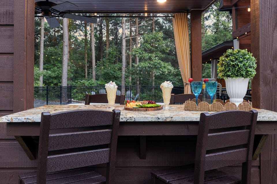 Outdoor dining