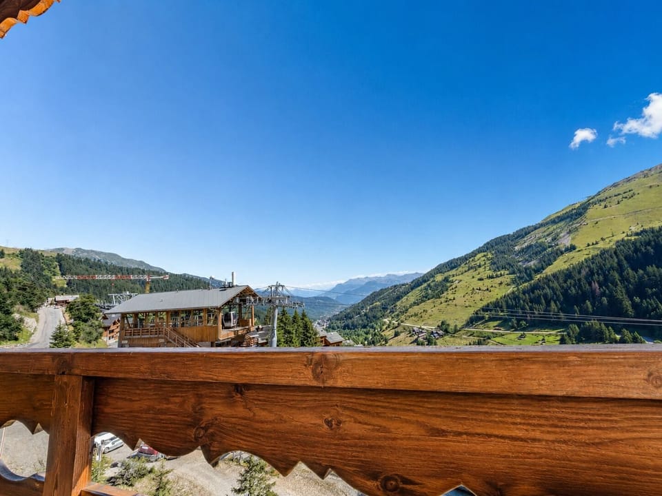 Comfort Apartment, Balcony, Mountain View | Property grounds