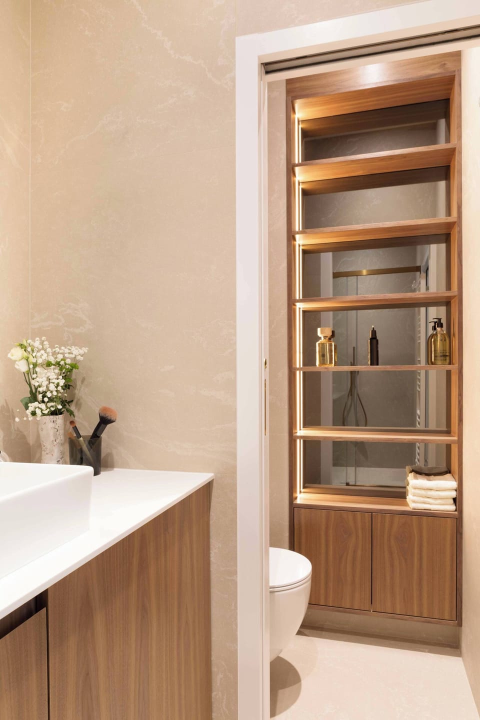 Salle de bain avec wc