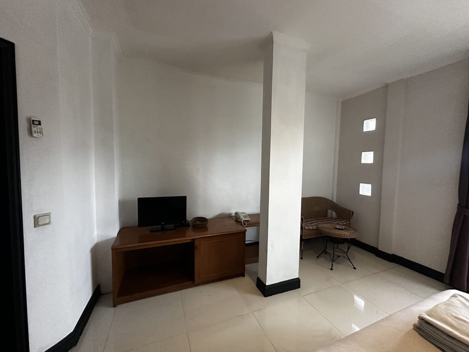 Standard Double Room | Desk, WiFi (free), bed sheets