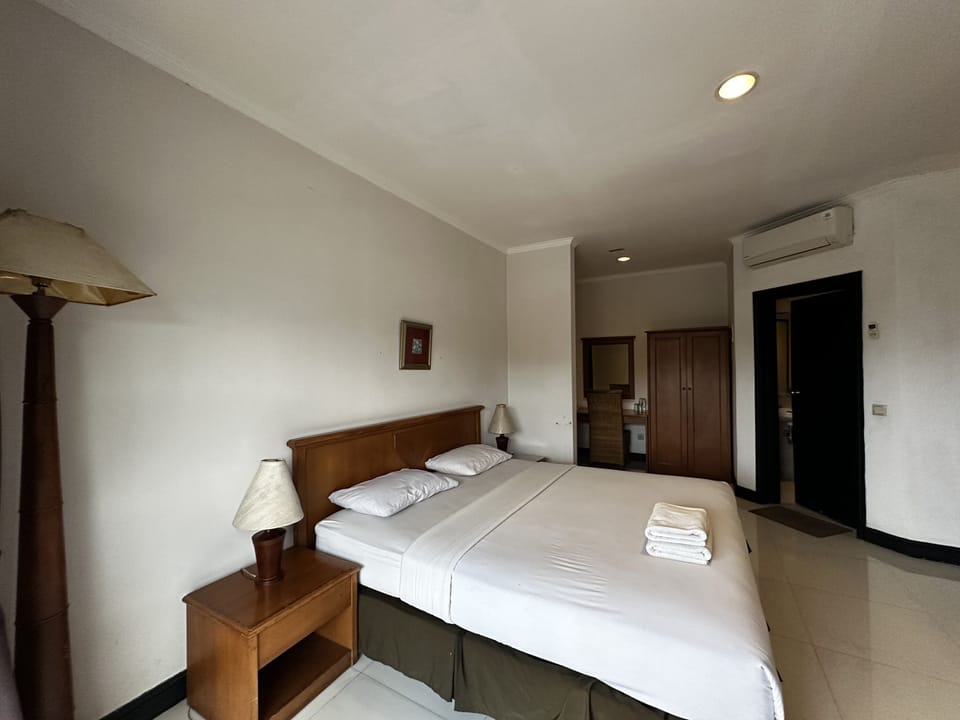 Standard Double Room | Desk, WiFi (free), bed sheets