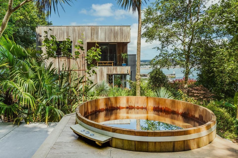 Outdoor spa tub