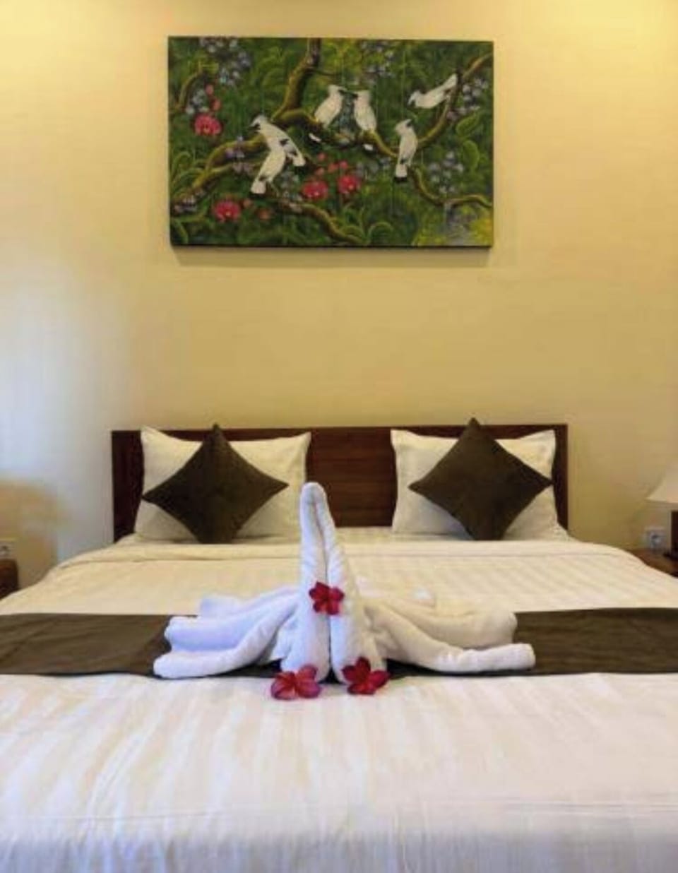 Deluxe Suite | Iron/ironing board, bed sheets