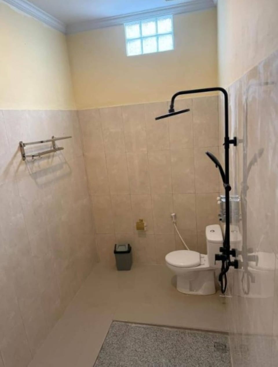 Deluxe Suite | Bathroom | Shower, towels