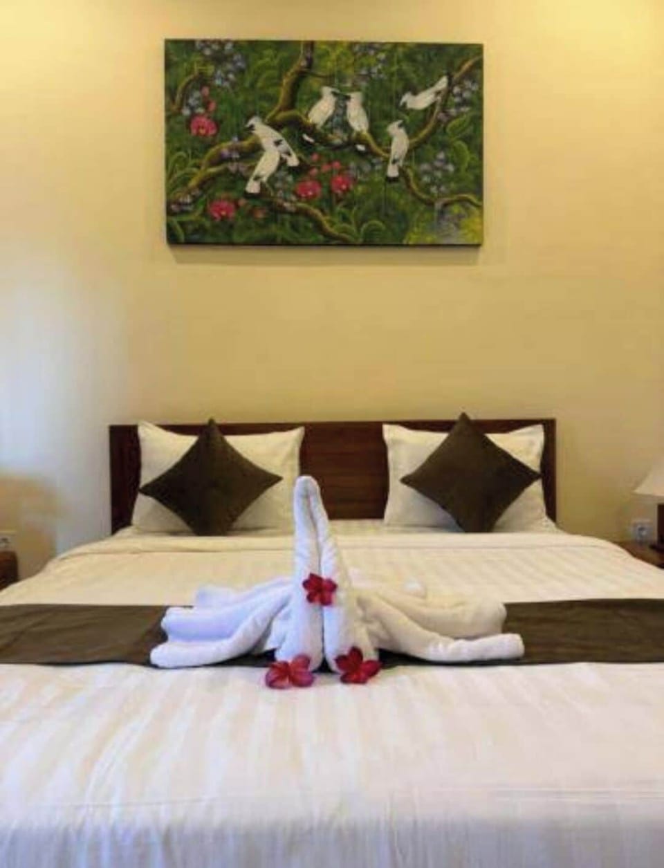 Deluxe Suite | Iron/ironing board, bed sheets