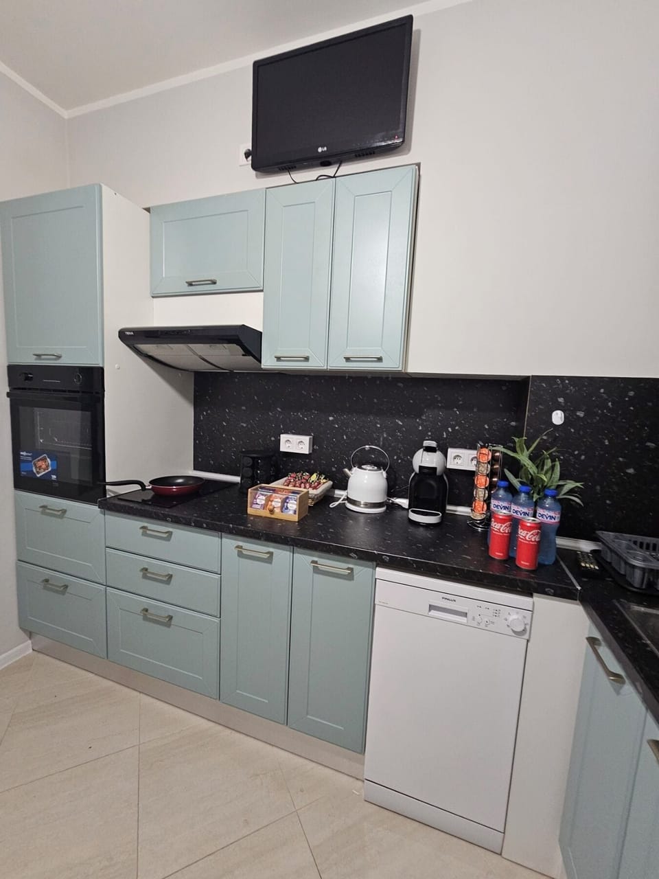 Deluxe Apartment, Balcony, City View | Private kitchen