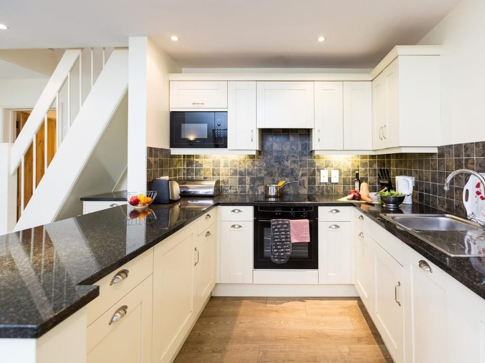 You will be happy to cook in here