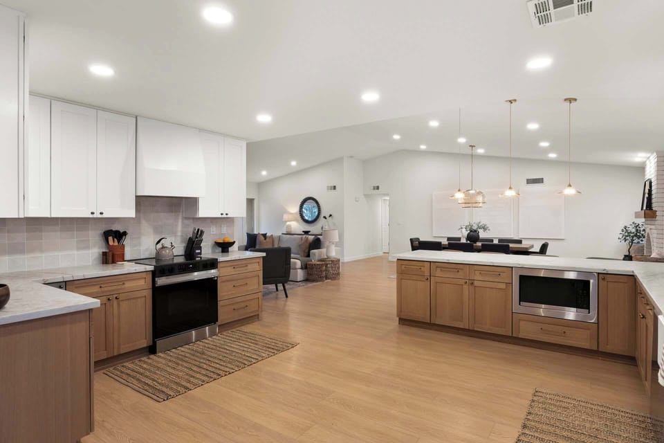 A spacious chef’s kitchen with room for everyone to gather. 