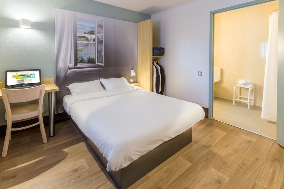 Double Room, Accessible, Non Smoking | Premium bedding, desk, soundproofing, free WiFi
