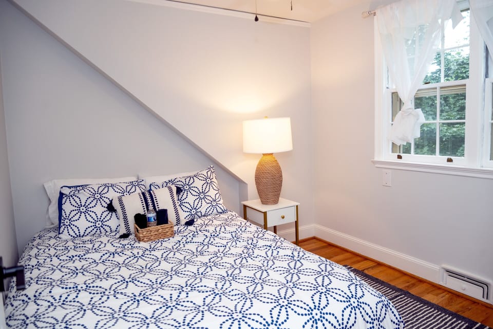 Back Bedroom Upstairs - Queen