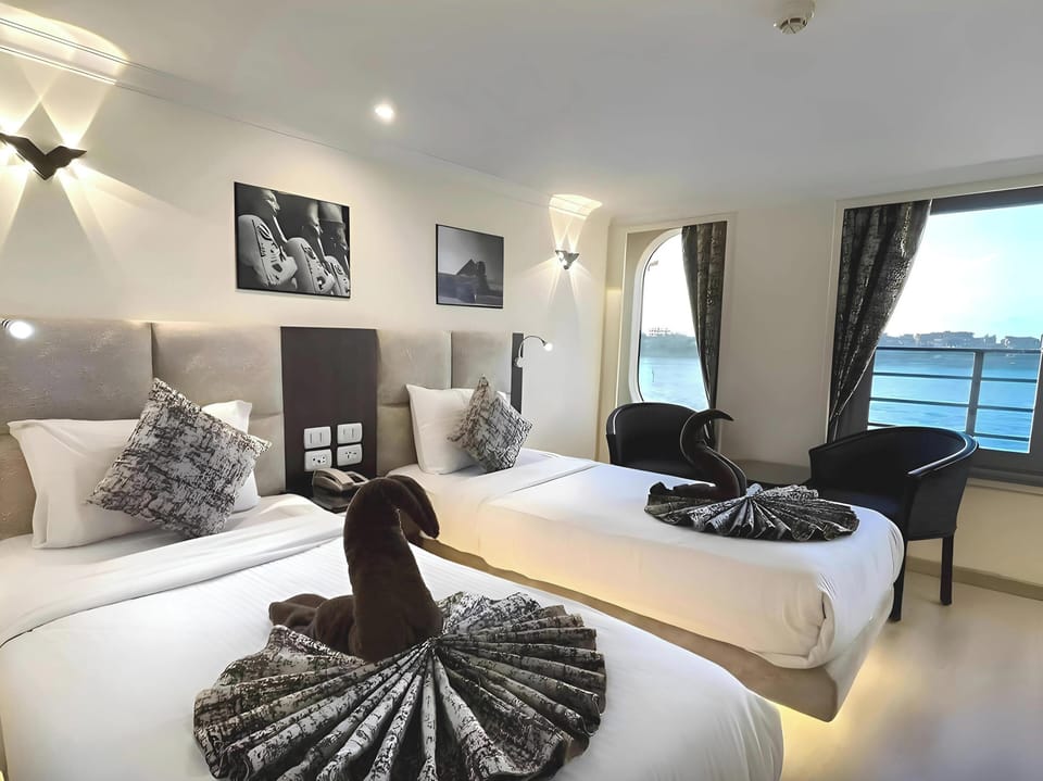 Deluxe Double Room, River View | In-room safe, blackout drapes