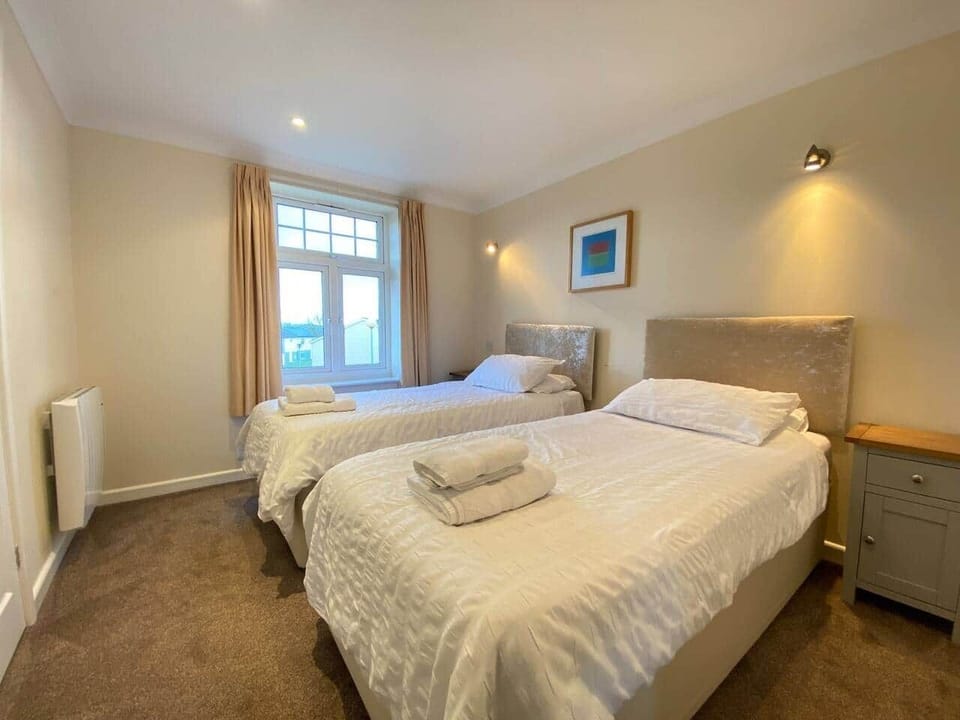 Twin bedroom
