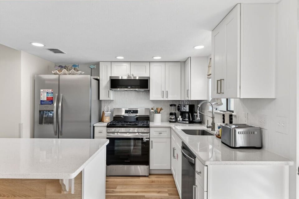 Kitchen | Stainless Steel Appliances | Quartz Countertops & Fully Stocked