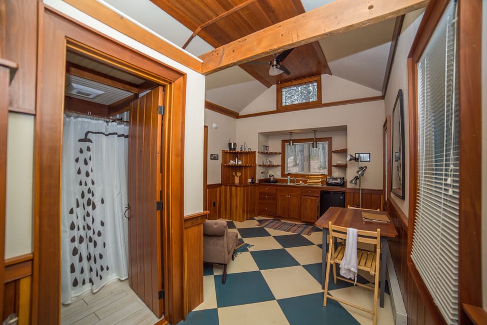Cabin (Orion) | Private kitchen | Fridge, stovetop, coffee/tea maker, toaster oven