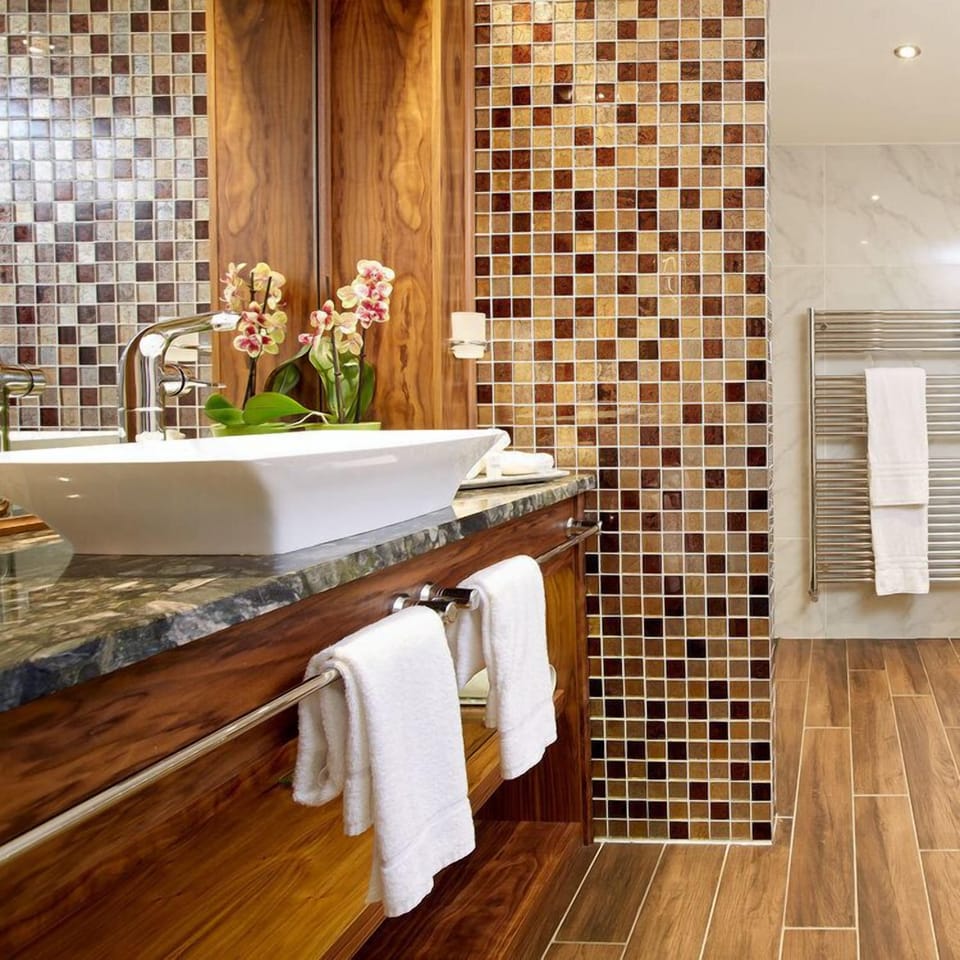 Deluxe Double Room | Bathroom