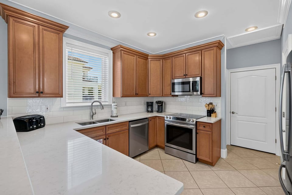 Sea Breeze - Dunes of Destin - Kitchen