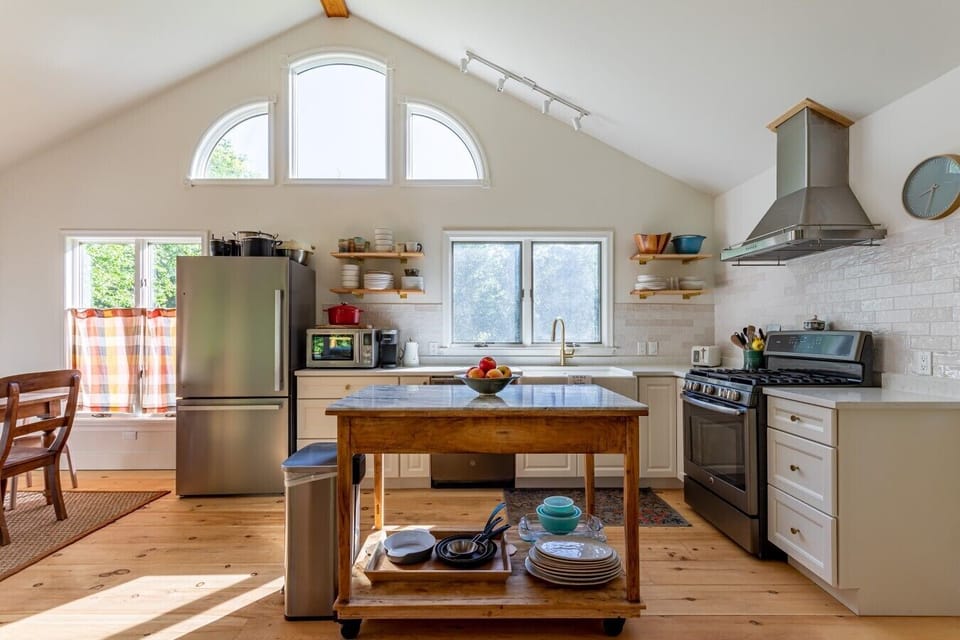 Fully equipped for everything from quick breakfasts to family feasts