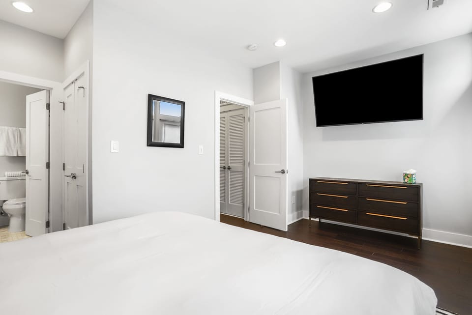 Sunlit king bedroom with en-suite bathroom