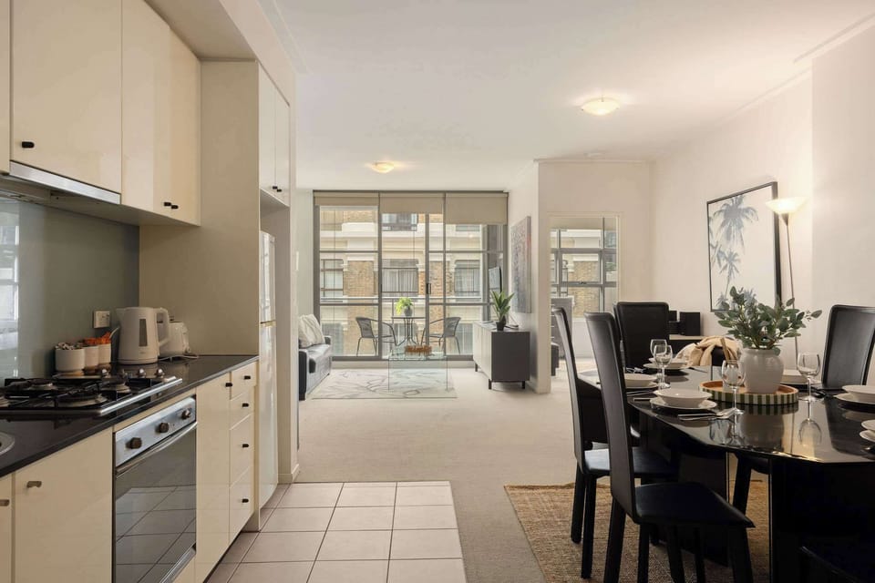 A spacious kitchen & dining area.