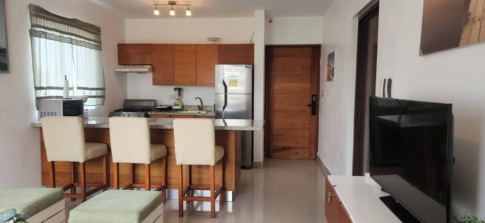 Apartment, 2 Bedrooms | Dining room