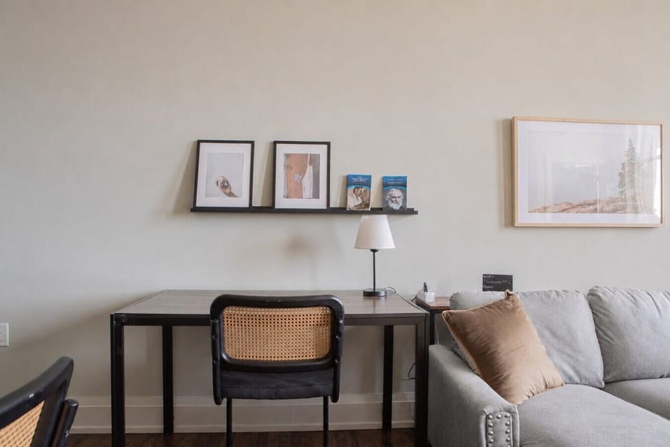 A dedicated workspace designed for clarity and high-speed productivity, so you can own your workday from the heart of the city