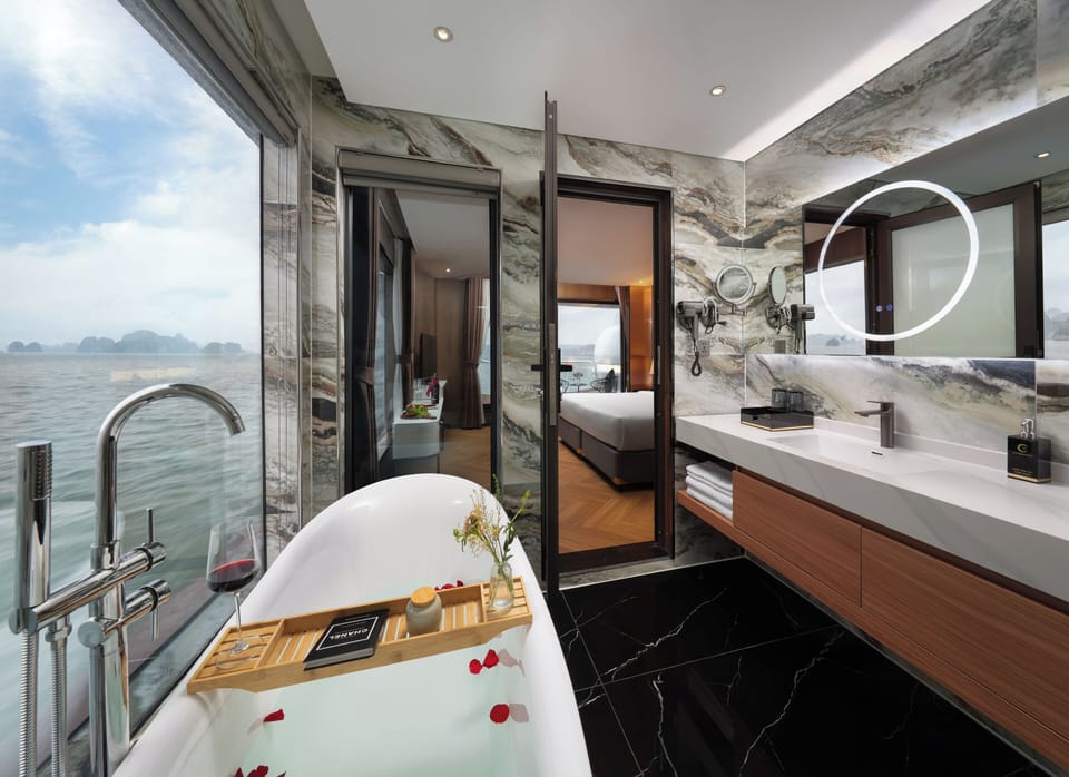 Suite, 1 King Bed, Ocean View | Bathroom | Free toiletries, hair dryer, slippers, towels