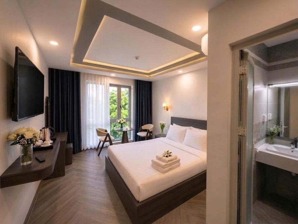 Superior Double Room, City View | Desk, blackout drapes, soundproofing, iron/ironing board