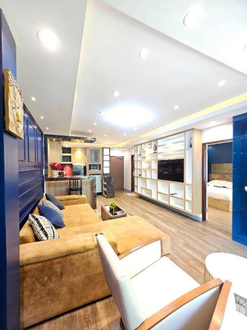 Deluxe Suite, Garden View | Interior