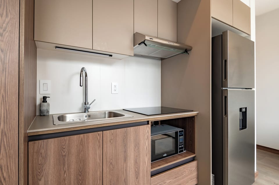 Luxury Studio, Pets Allowed, Hill View | Private kitchen