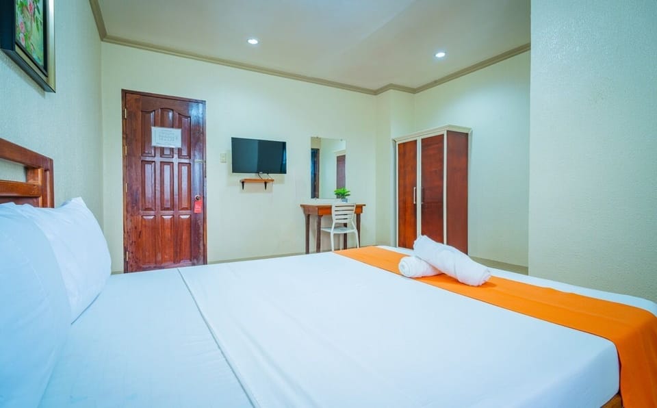 Double Room | WiFi (free), bed sheets
