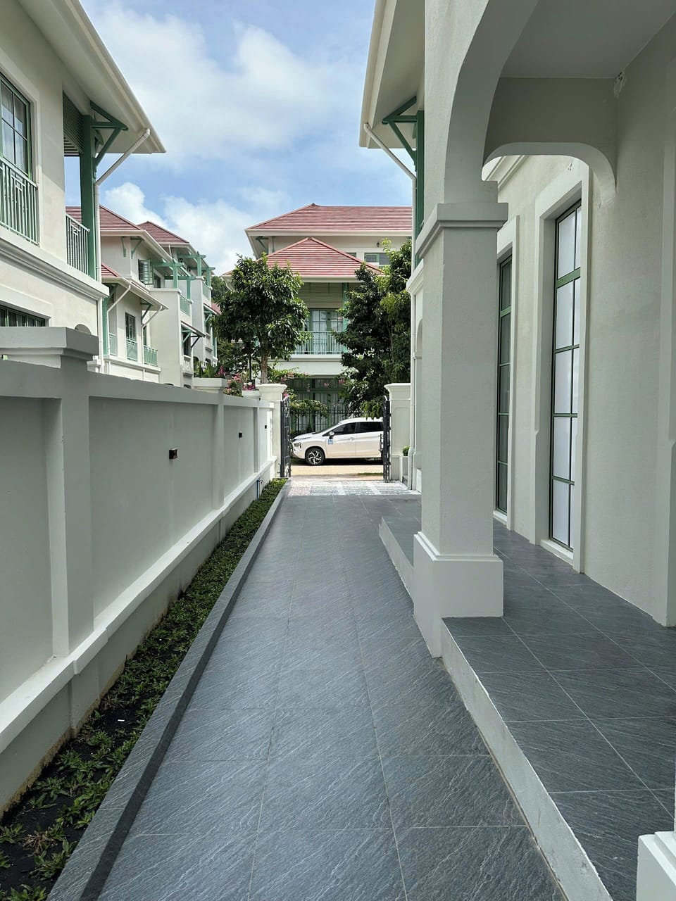 Luxury Villa, City View | Desk, WiFi (free), bed sheets