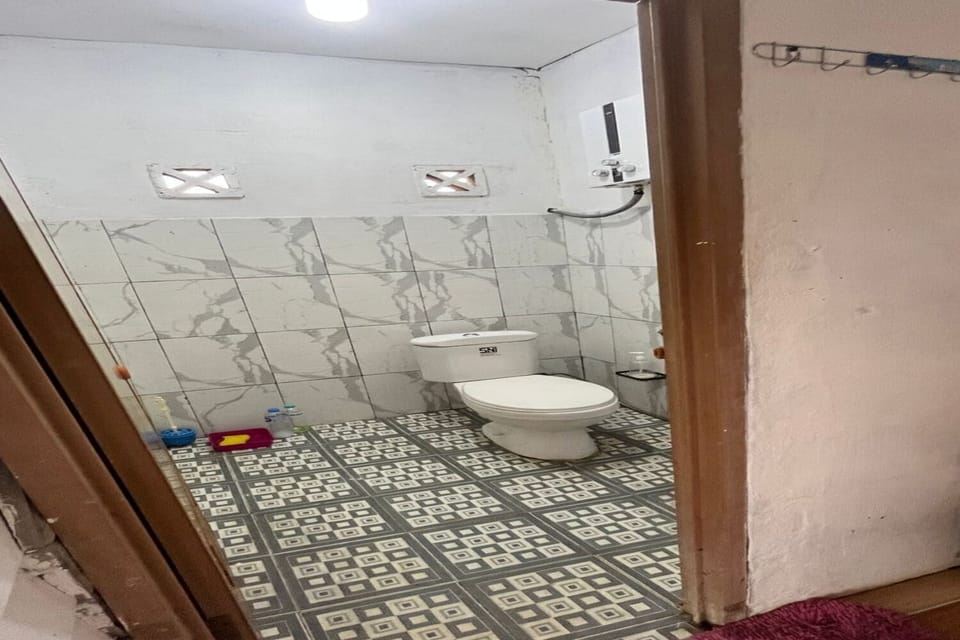 Basic Room | Bathroom