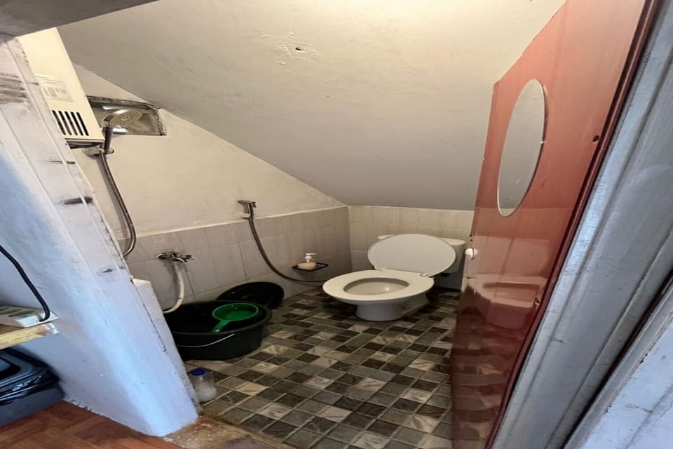 Basic Room | Bathroom