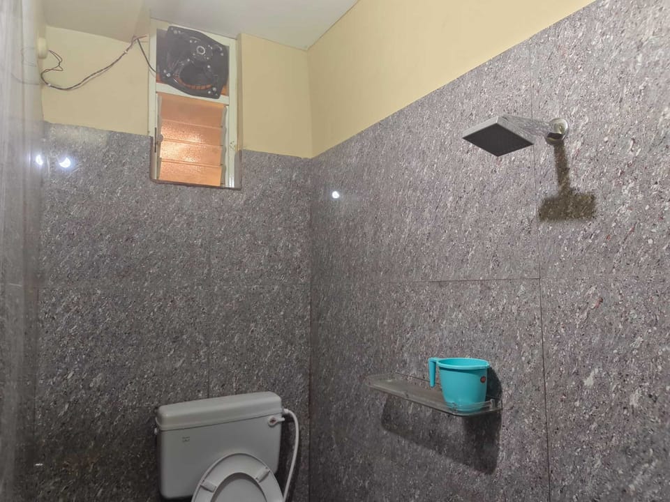 Deluxe Room, Air conditioning | Bathroom | Shower, soap, shampoo
