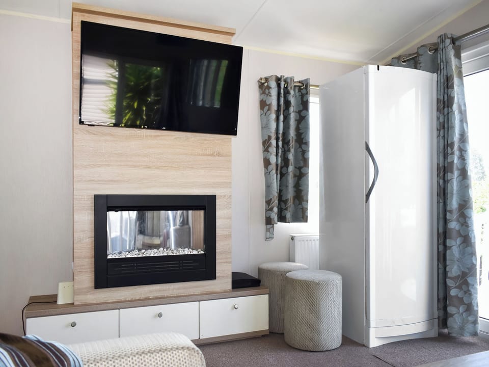 Open plan living space | Lakeside Crescent 19, Minehead