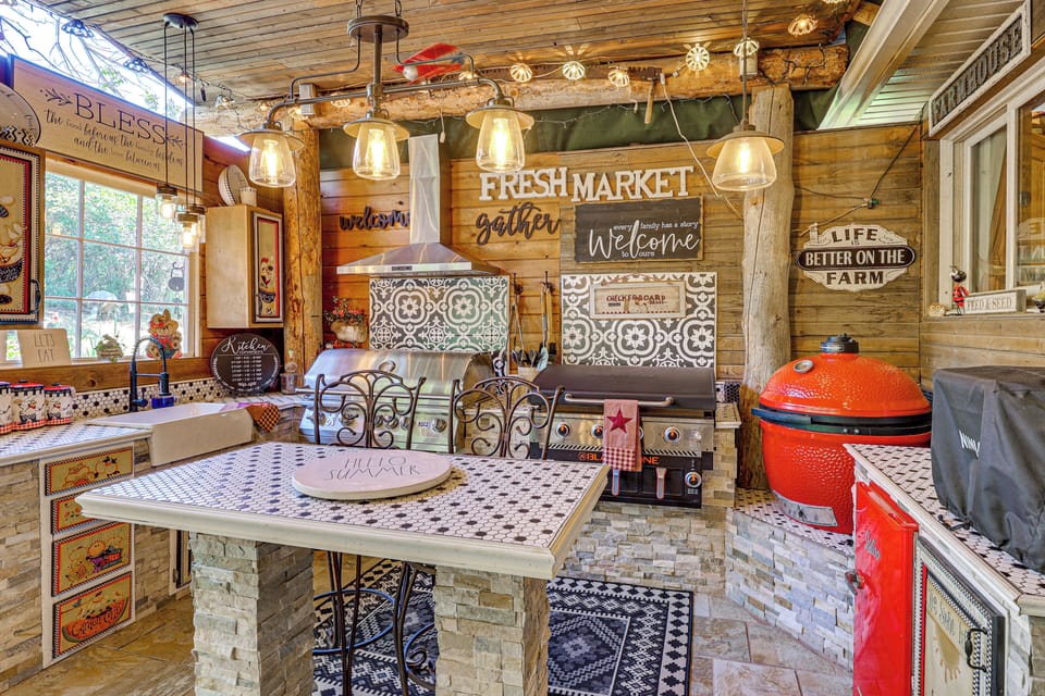 Outdoor Kitchen