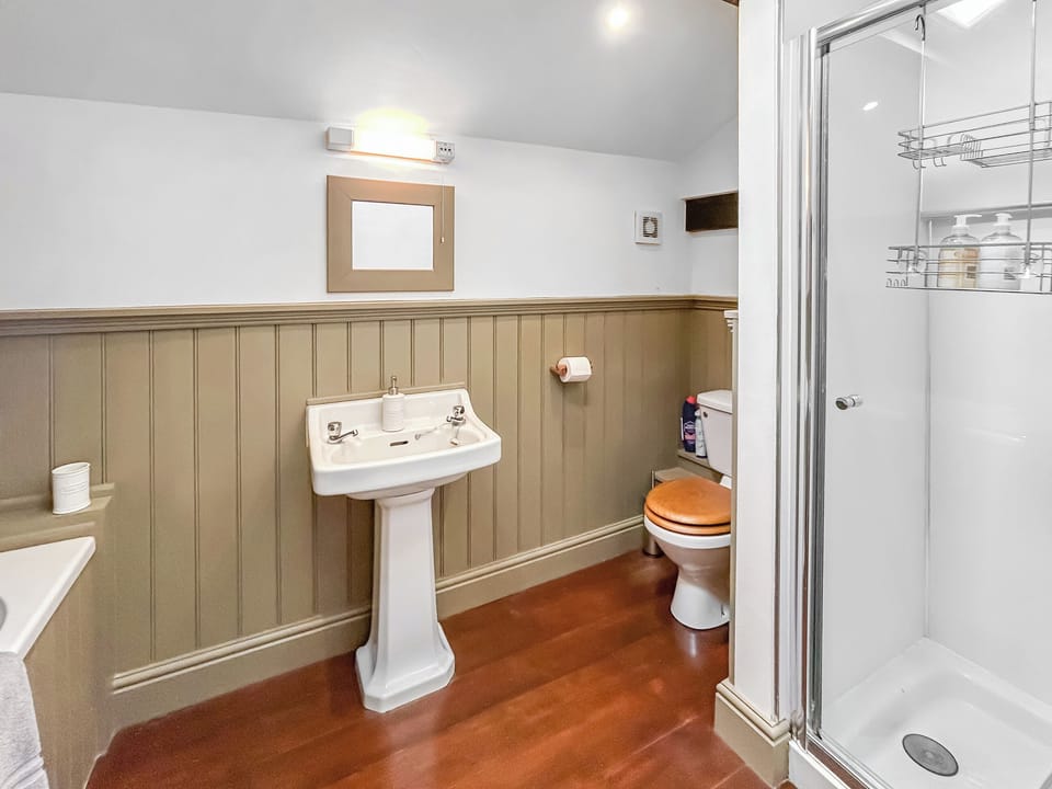 Bathroom | Far Helks Cottage, Dent
