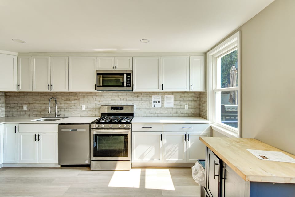 Kitchen | Main Level