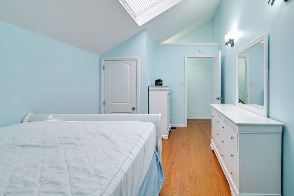 (Bedding is Provided)