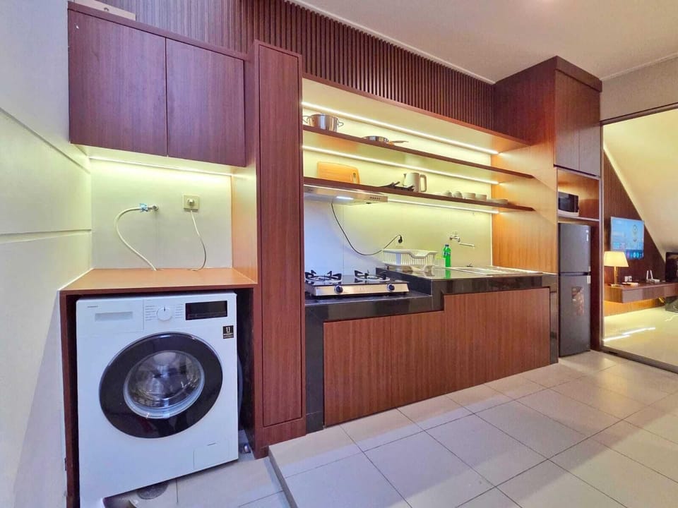 Apartment, 2 Bedrooms, Non Smoking | Private kitchen | Fridge, microwave, stovetop, cookware/dishes/utensils