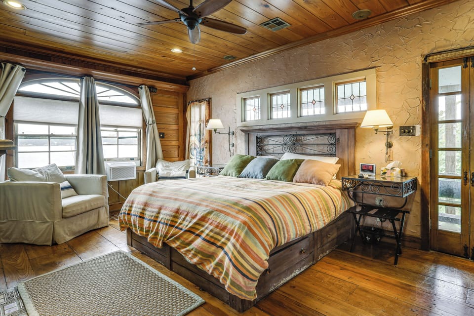 Bedroom | King Bed