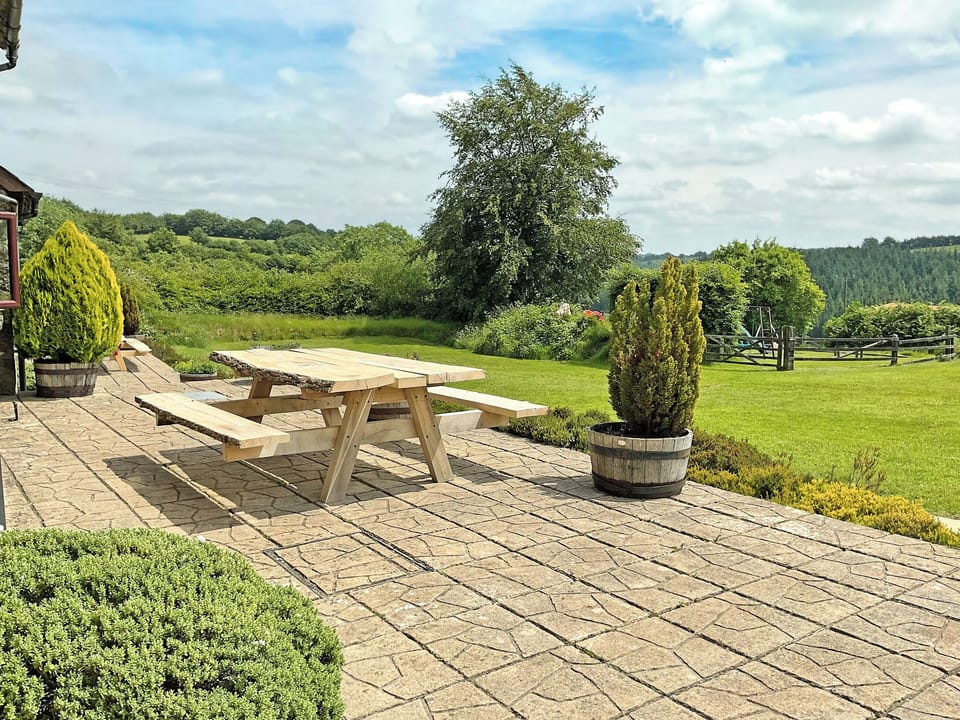 Sitting-out-area | Kiri - West Hollowcombe Farm, Dulverton