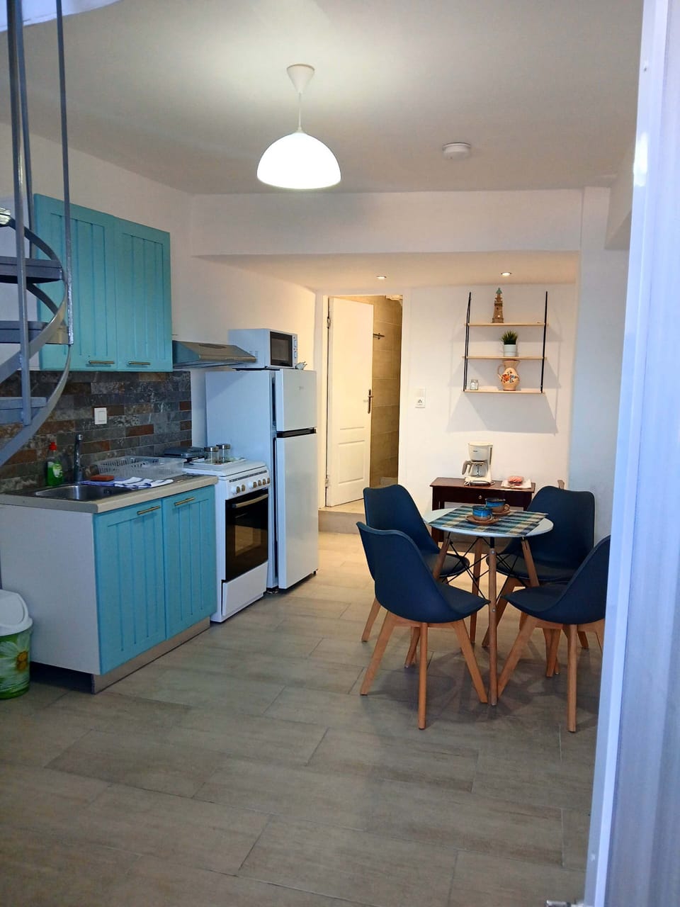 Bright Open-Plan Living Area with Kitchen