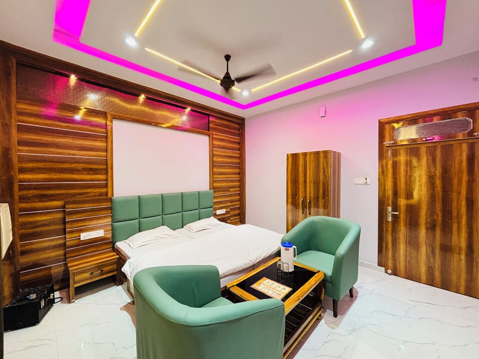 Super Deluxe Double Bed Room | WiFi (free)