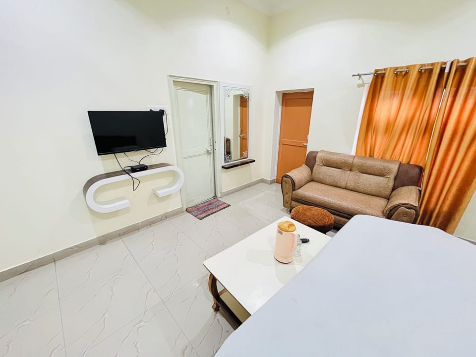 Double Bed AC Room | Interior