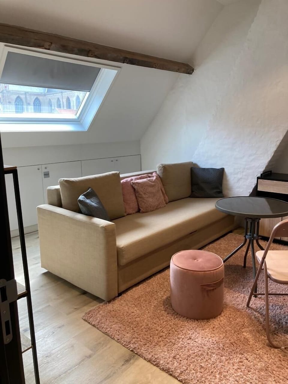 Superior Quadruple Room | Living area