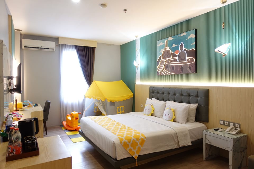 Family Room | Premium bedding, in-room safe, desk, blackout drapes