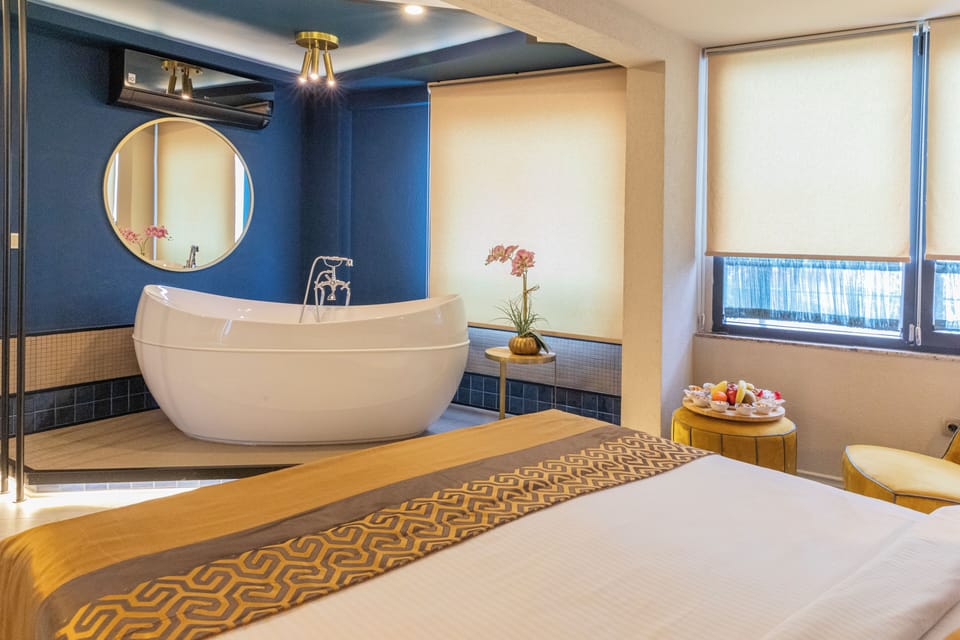 Executive Suite with Jacuzzi and Hammam | Premium bedding, minibar, in-room safe, iron/ironing board