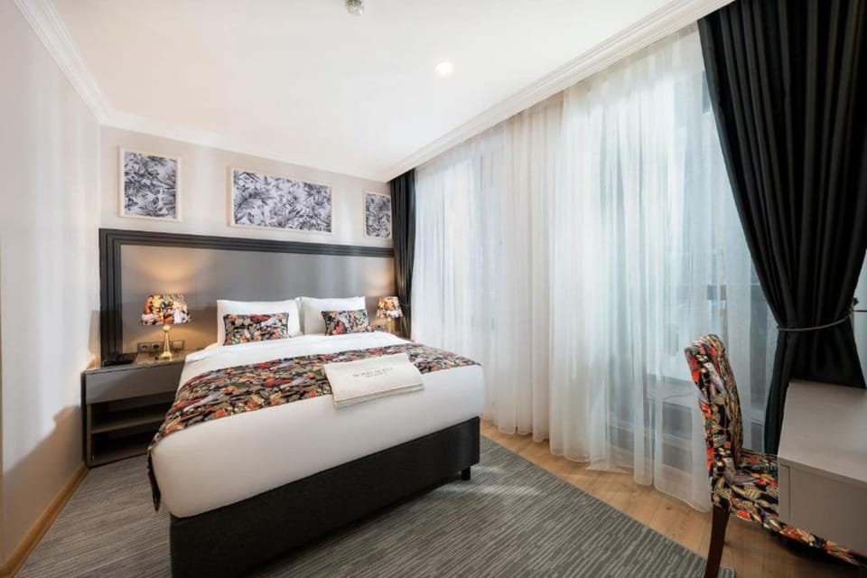 Deluxe Room | In-room safe, soundproofing, WiFi (free), bed sheets